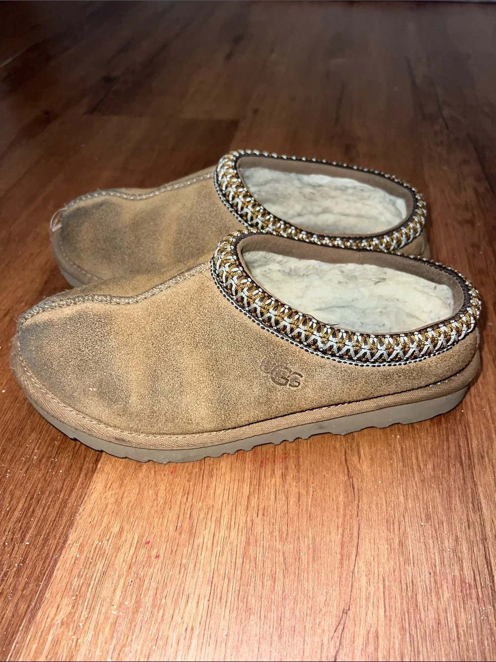 (USED) UGG’s Women’s Cozy Suede Slip-On Slippers in Brown